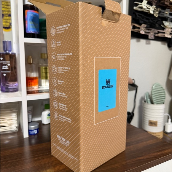 Stanley Sky Blue Quencher H2.0 Tumbler - Picture 3 of 5